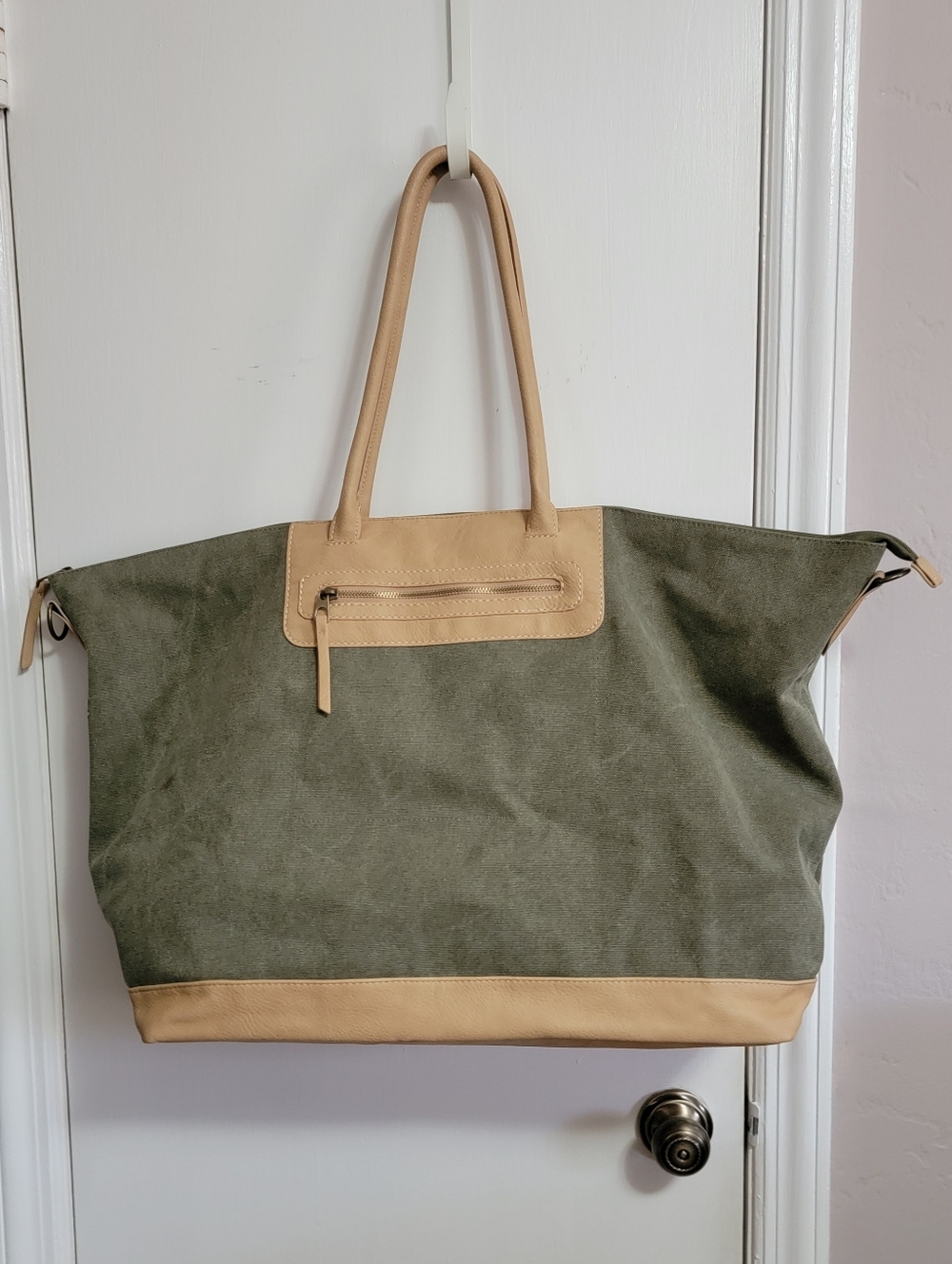 Universal Thread olive green canvas travel bag
